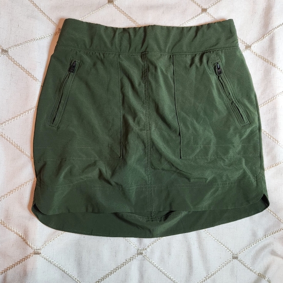 Athleta Dresses & Skirts - Athleta Chelsea Cargo Skort Performance Green Zip‎ Pockets Size4